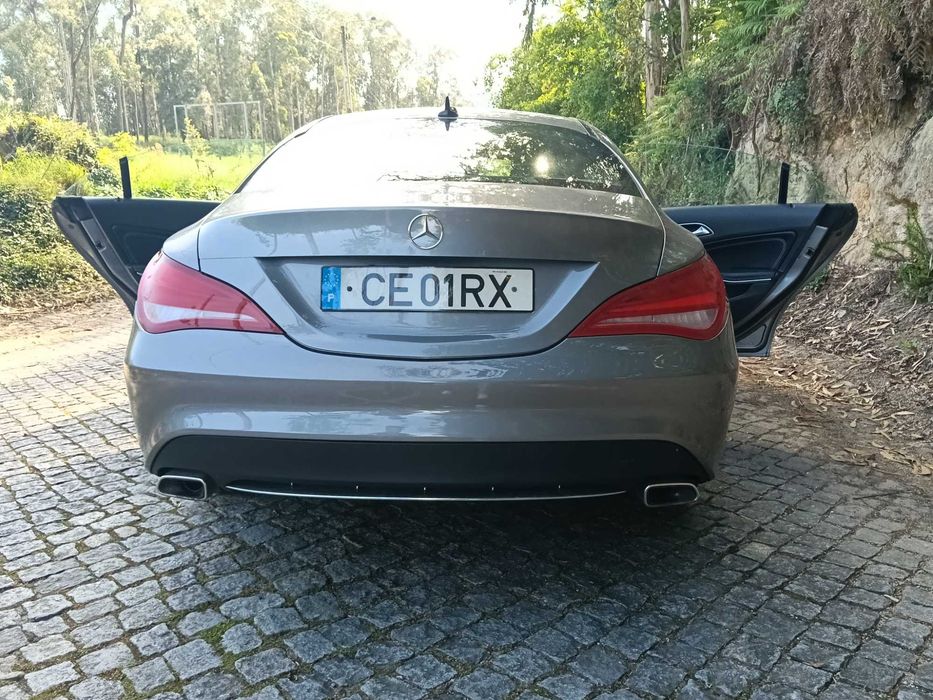 Mercedes CLA 180 impecável