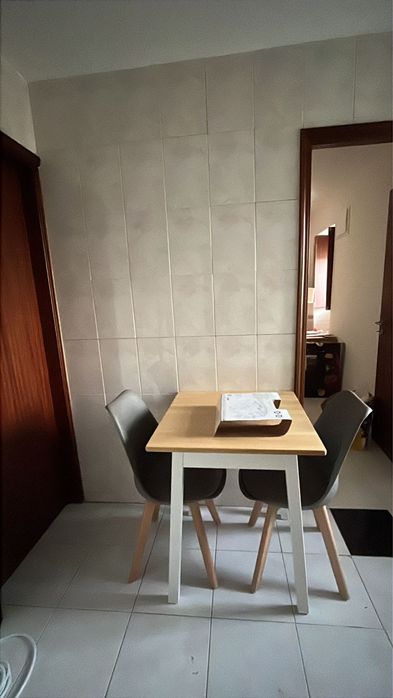 Vendo mesa+cadeiras