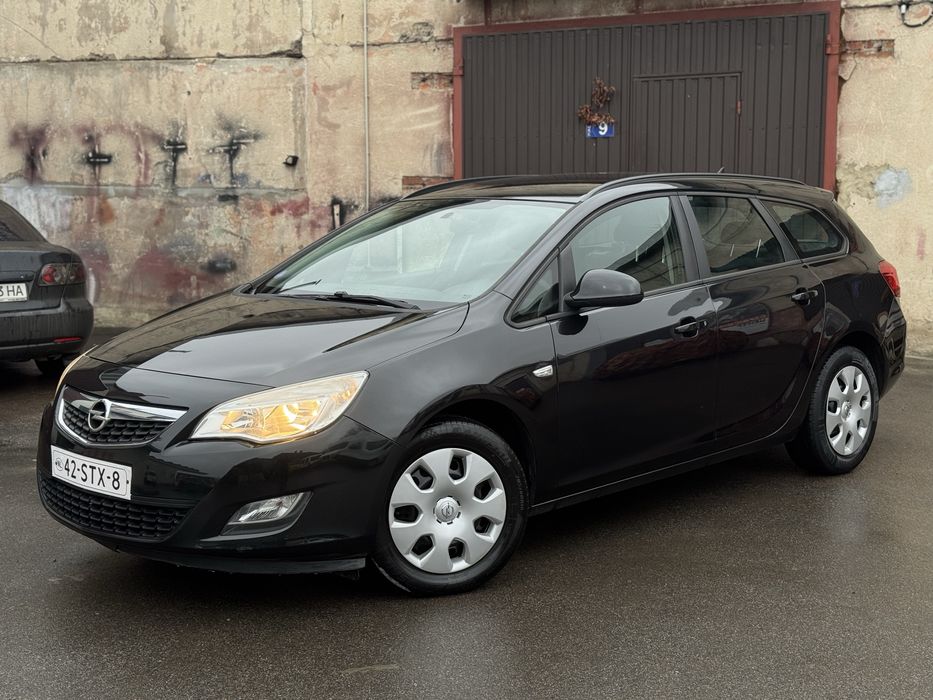 OPEL ASTRA J  2011 рік