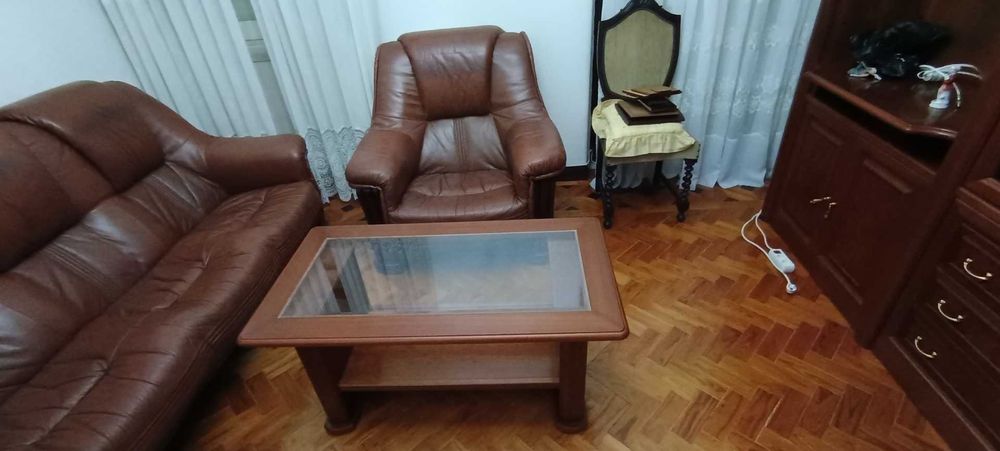 Móvel sala, mesa , sofás e quadro