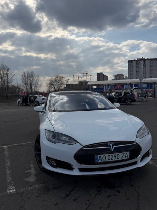Tesla model S 2013 60Кв
