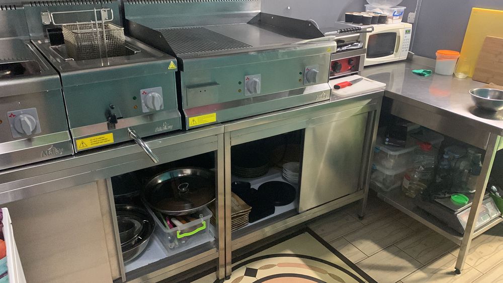 Обладнання та меблі для кафе