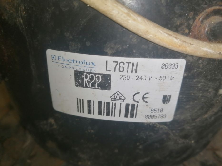 Компресор промисловї холодильних вітрини.