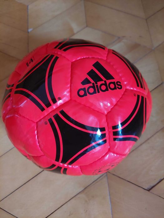Pilka czerwona Adidas Tango Rosario 4
