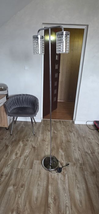Stojąca lampa do pokoju