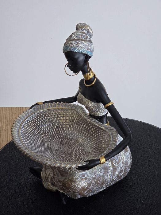 Statuetka na biżuterię brokatowokawowa