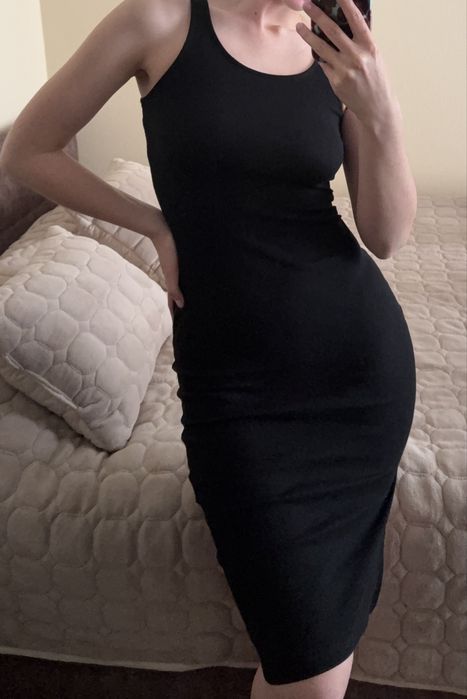 Чорна сукня футляр