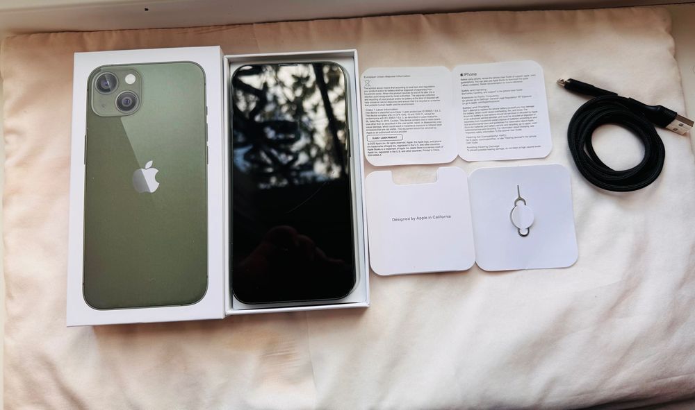 iPhone 13 на 128 ГБ в идеальном состоянии neverlock