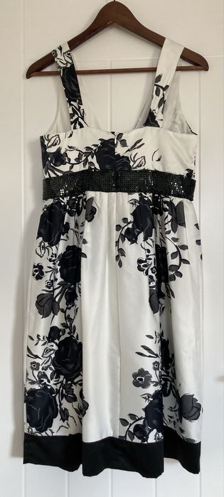 Sukienka biała w czarne kwiaty elegancka Vero Moda r. 38
