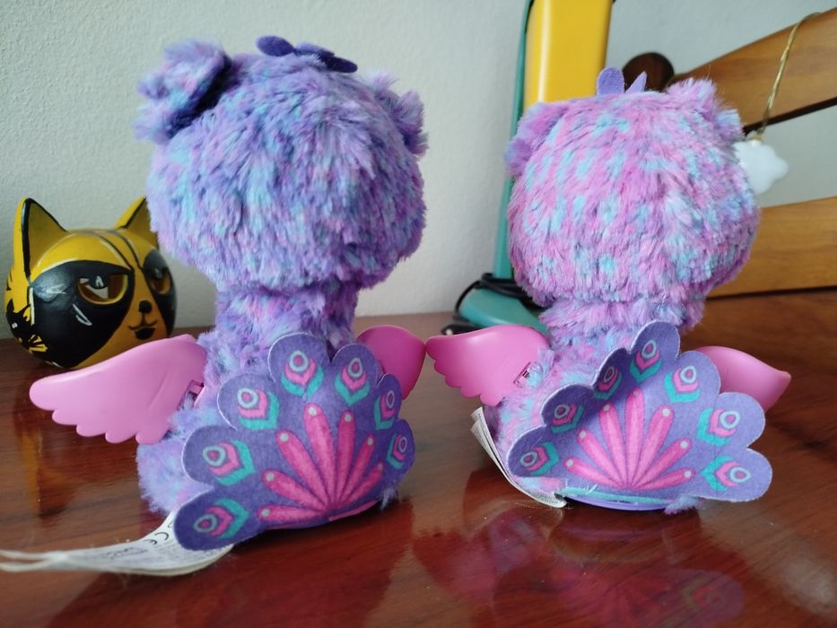 Dois bonecos Hatchimals
