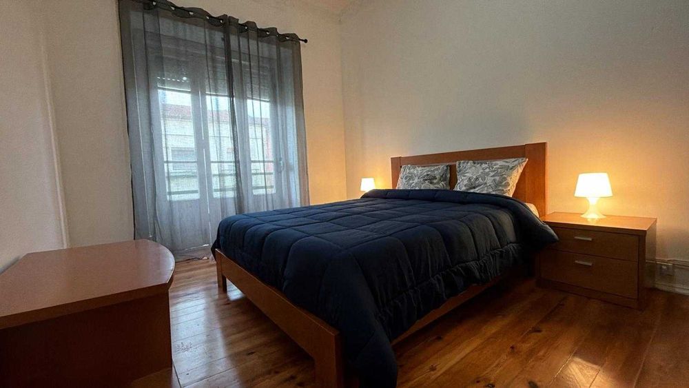 Quartos Casal amplos e luminosos em Saldanha  - ENTRADA IMEDIATA