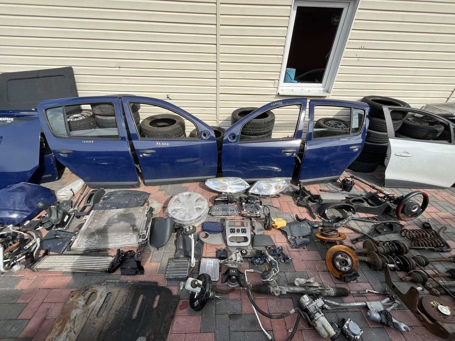 Двері передні задні Renault/Dacia SANDERO (2008-2012)