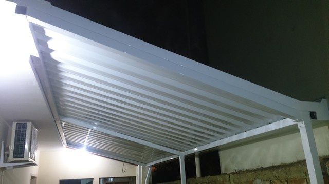 Reconstrução de telhados e coberturas com problemas de infiltração