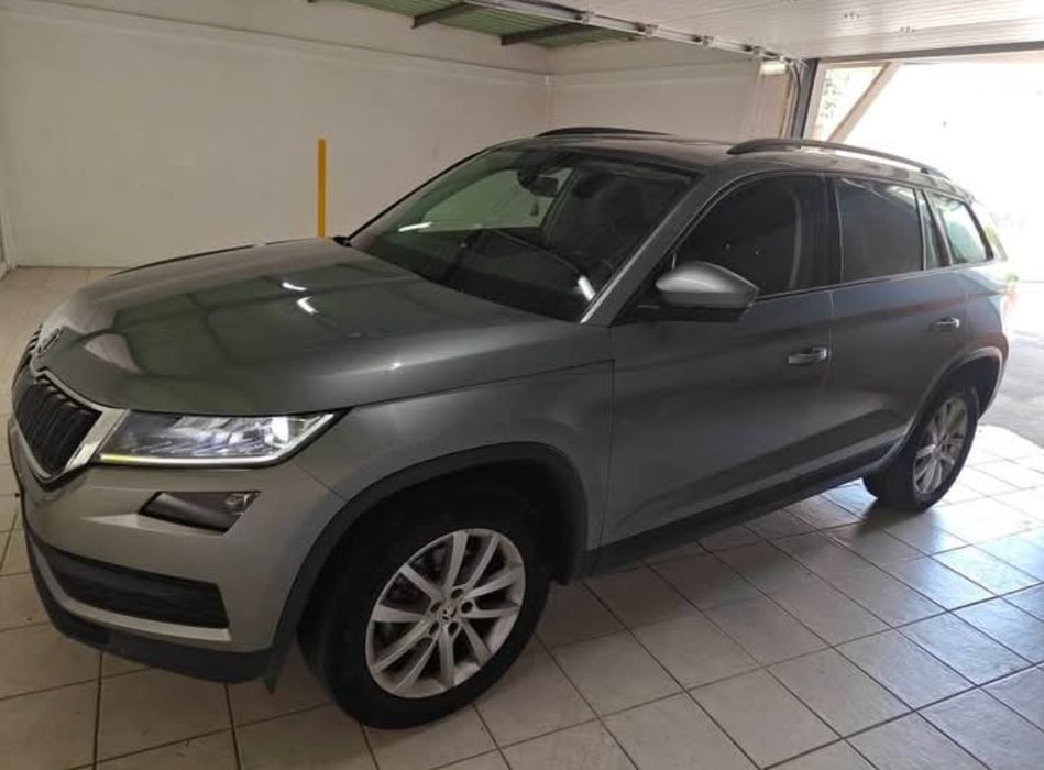 Skoda kodiaq  2.0 TDI Ambition DSG 7 lugares  carplay e android auto  câmera traseira + Manutenções em dia