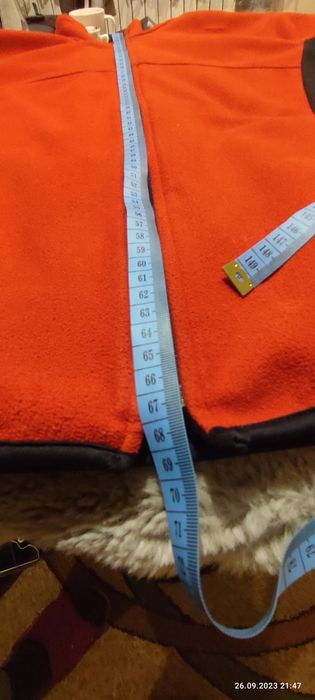 Ceglasty windstoper z czarnymi wstawkami , rozmiar S