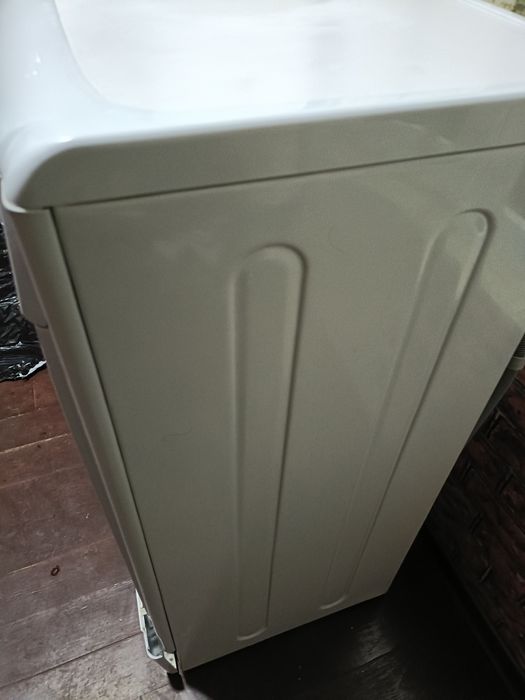 Пральна машина на запчастини індезіт.