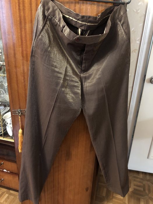 Костюм мужской с золотым отливом