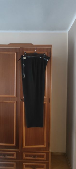 Spodnie czarne w kant