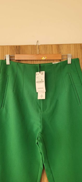 Zielone wysokie spodnie cygaretki Stradivarius,roz 42