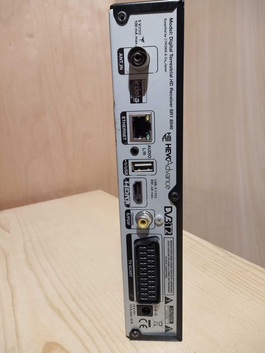 Dekoder DVB-T2 Hevc Strong bez pilota i zasilacza.