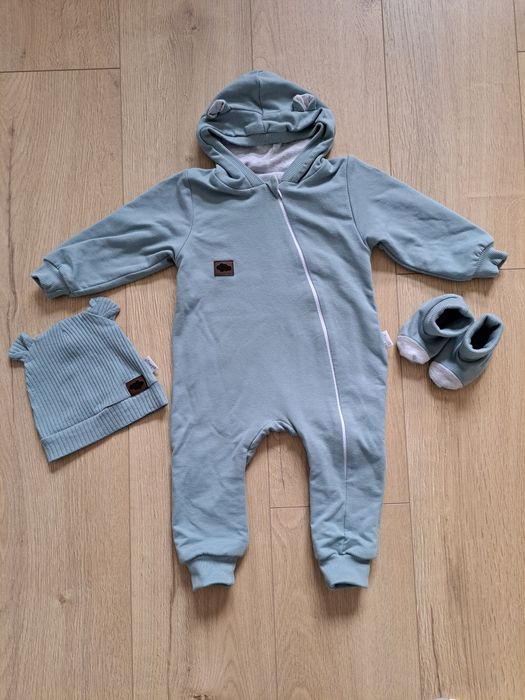 Komplet pajacyk dresowy czapka buciki Nicol 80