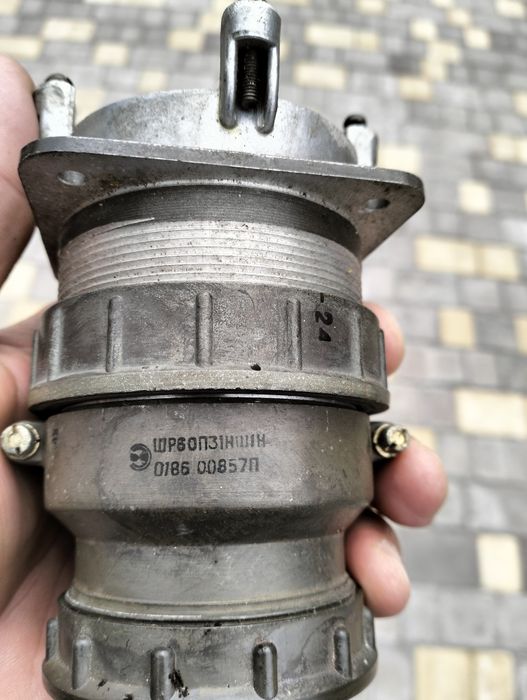 Продам роз'єм... та діоди