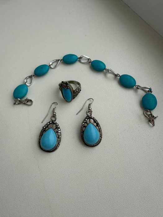 Прикраси блакитного кольору, підійде для костюма принцеси