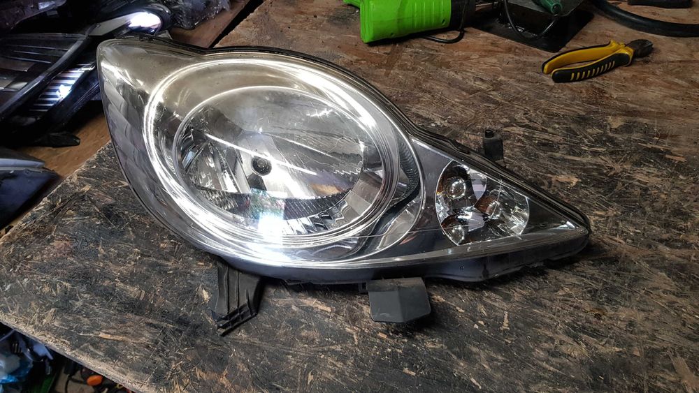 lampa przód Peugeot 107