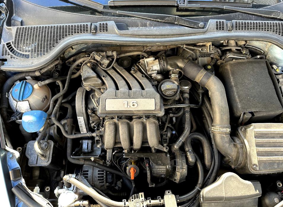 Двигун двигатель двс skoda passat golf touran  a5 1.6 mpi BGU