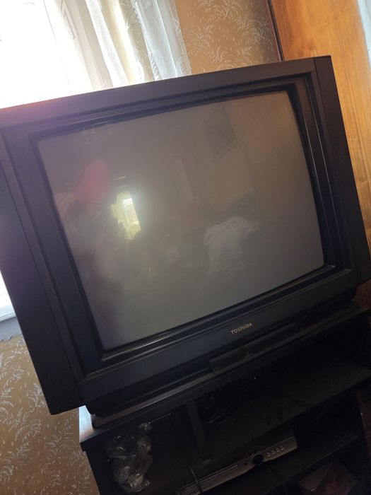 Stary telewizor Toshiba 285D8W