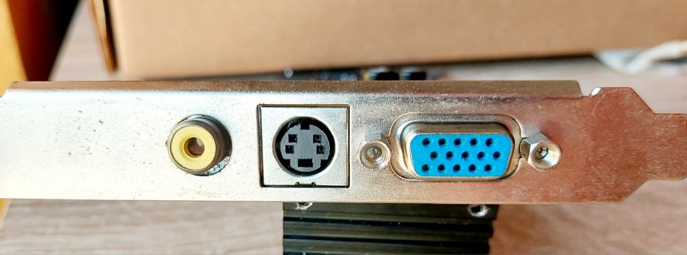 Placa gráfica NVIDIA GeForce2 MX 400 PCI 64 MB