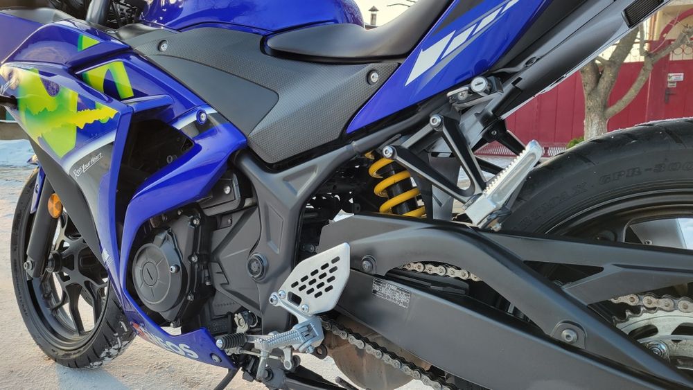 Yamaha R25. Sport Bike