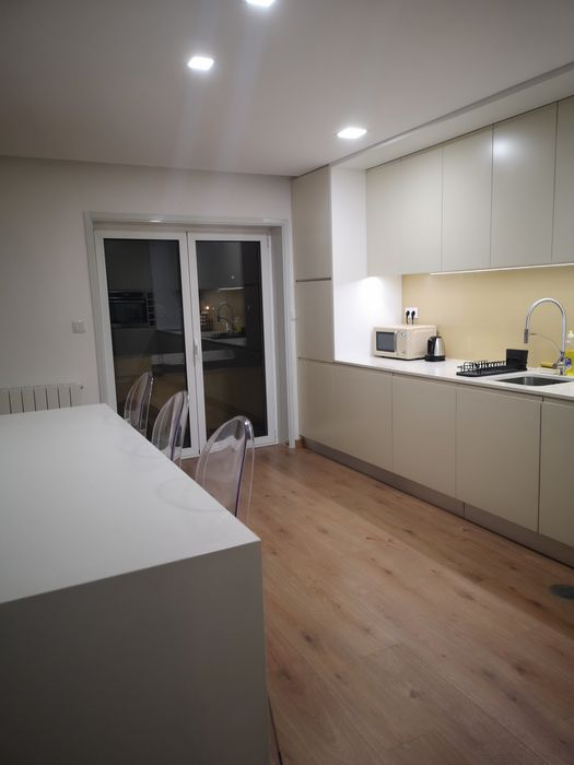 Alugo quarto  suite, individual Barcelos