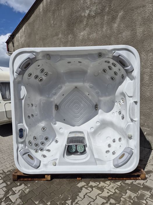 Jacuzzi ogrodowe używane 7️⃣ osobowe Wellis