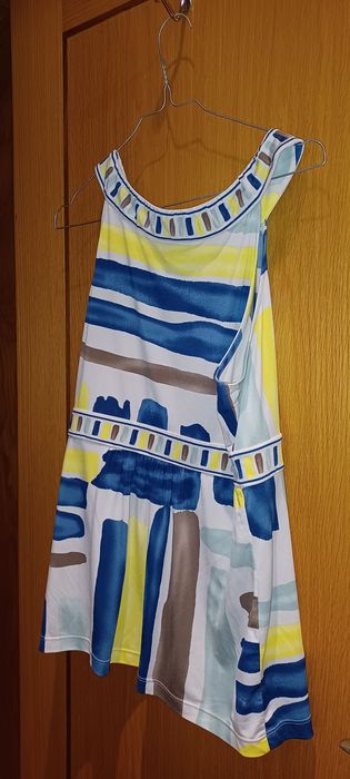 Top M em tons azul e amarelo BCBG