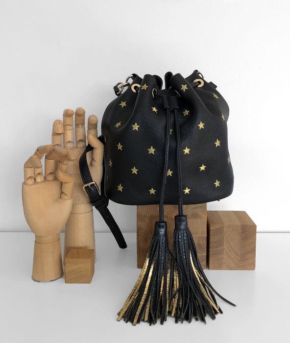 Torba Coccinelle Leonie skórzana skóra naturalna gwiazdki aplikacja worek bucket bag