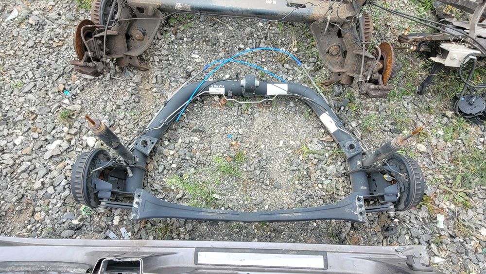 belka zawieszenia tył tylna oś wahacz  Twingo III 3 Smart W453