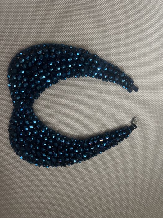 Комір з камінням