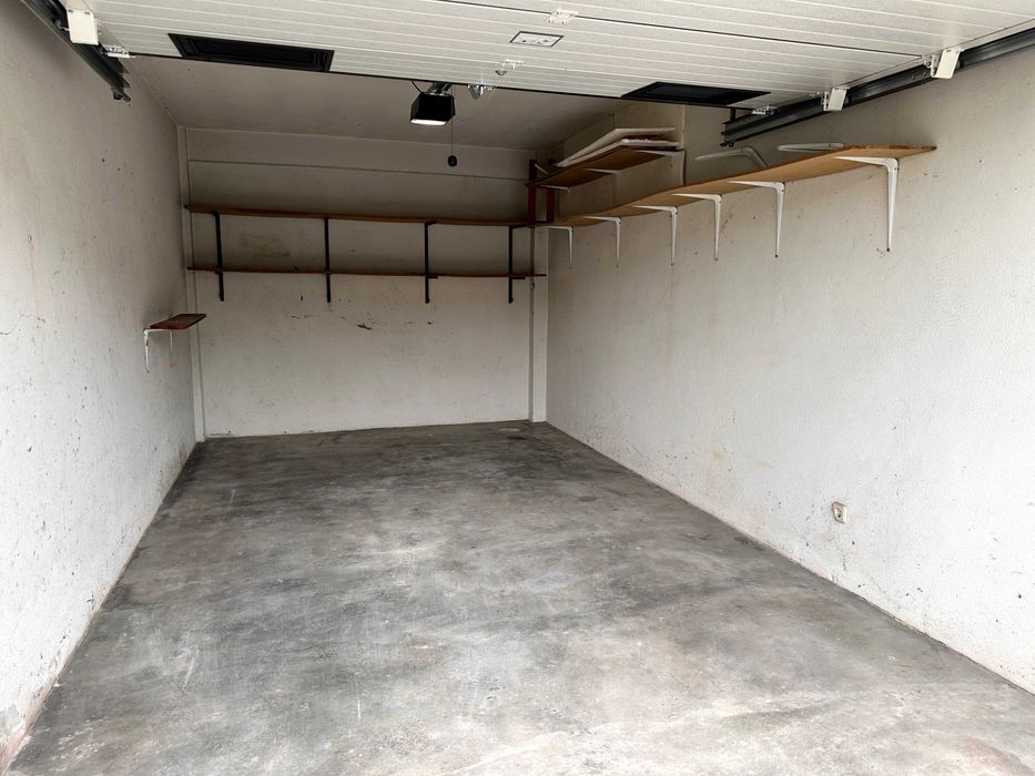 Arrenda-se Garagem na Rua Daniel Rodrigues (Malheiros)