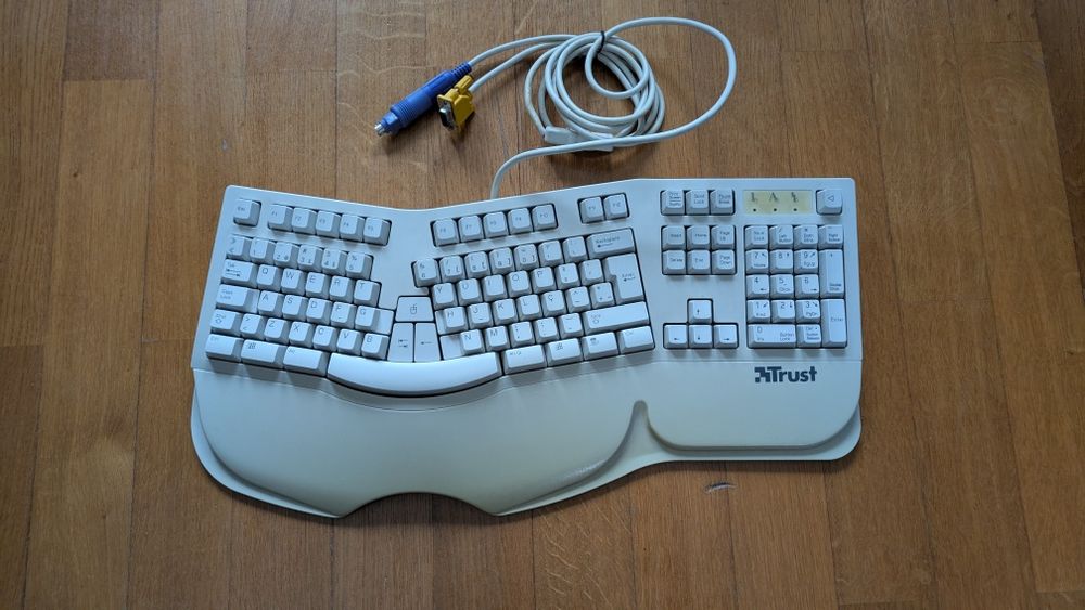 Teclado Ergonómico Trust Ergo Track Keyboard