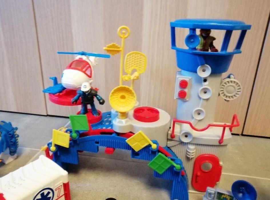 Imaginext samoloty, kontrola lotów, dinozaury, figurki, karetka
