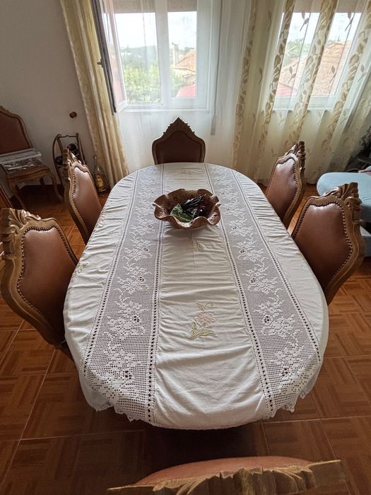 Mobilia de sala de jantar antiga