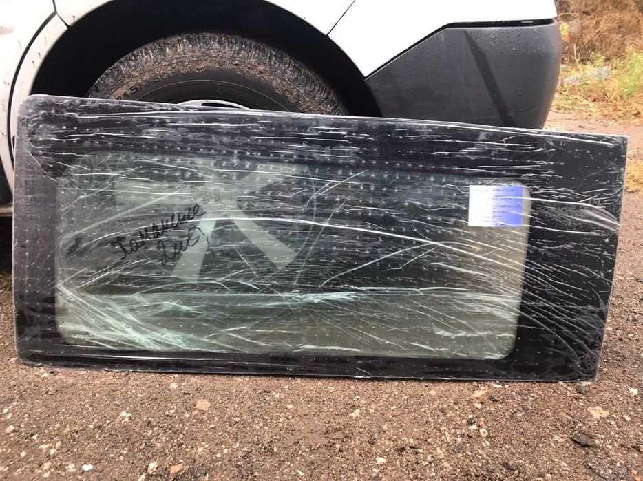 Стекло боковое левое на Ford Transit Custom