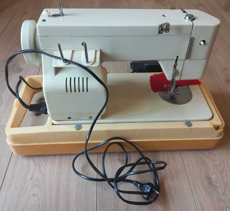 Máquina Estilo Vintage de Coser Riccar