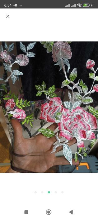 Шикарне плаття з вишивкою