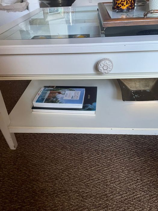 Mesa branca de apoio IKEA