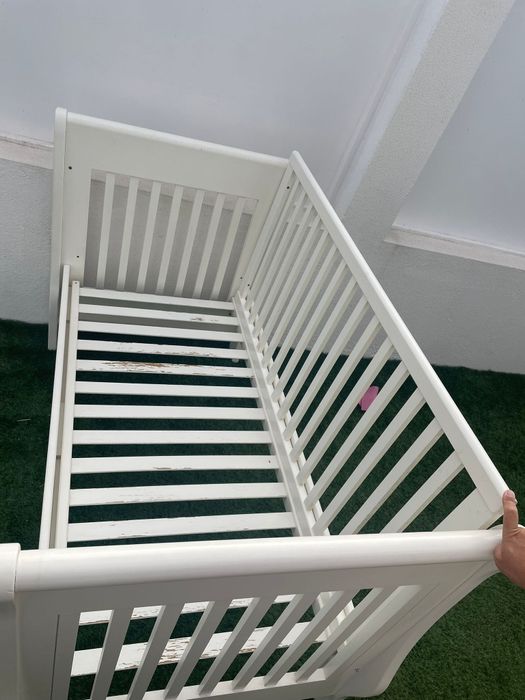 Cama de criança da Companhia Inglesa