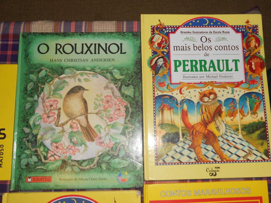 Diversos livros infantis crianças
