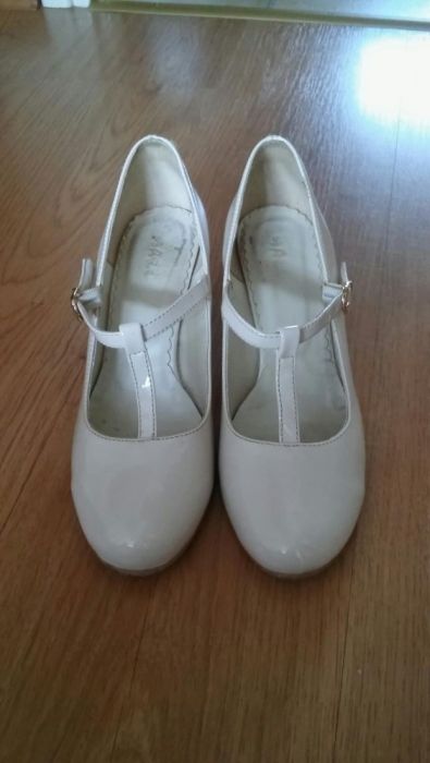Buty lakierki ecri