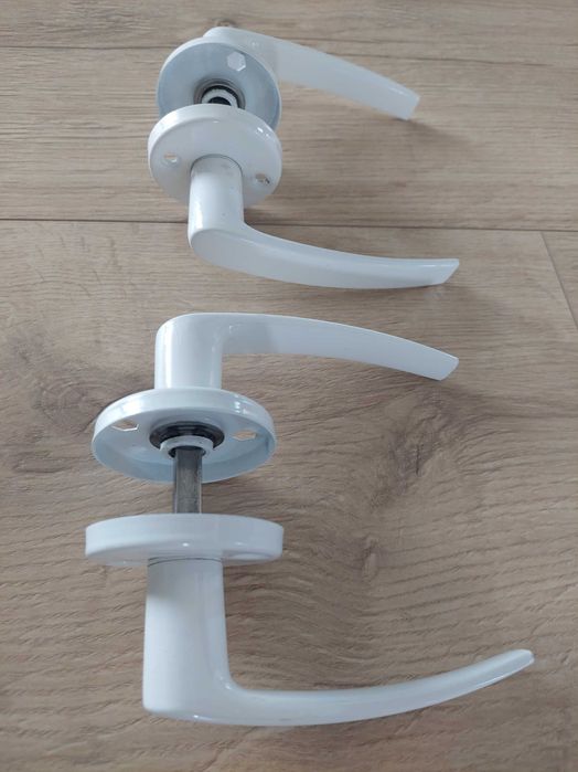 Klamki biale 2szt/1szt za 5zl.